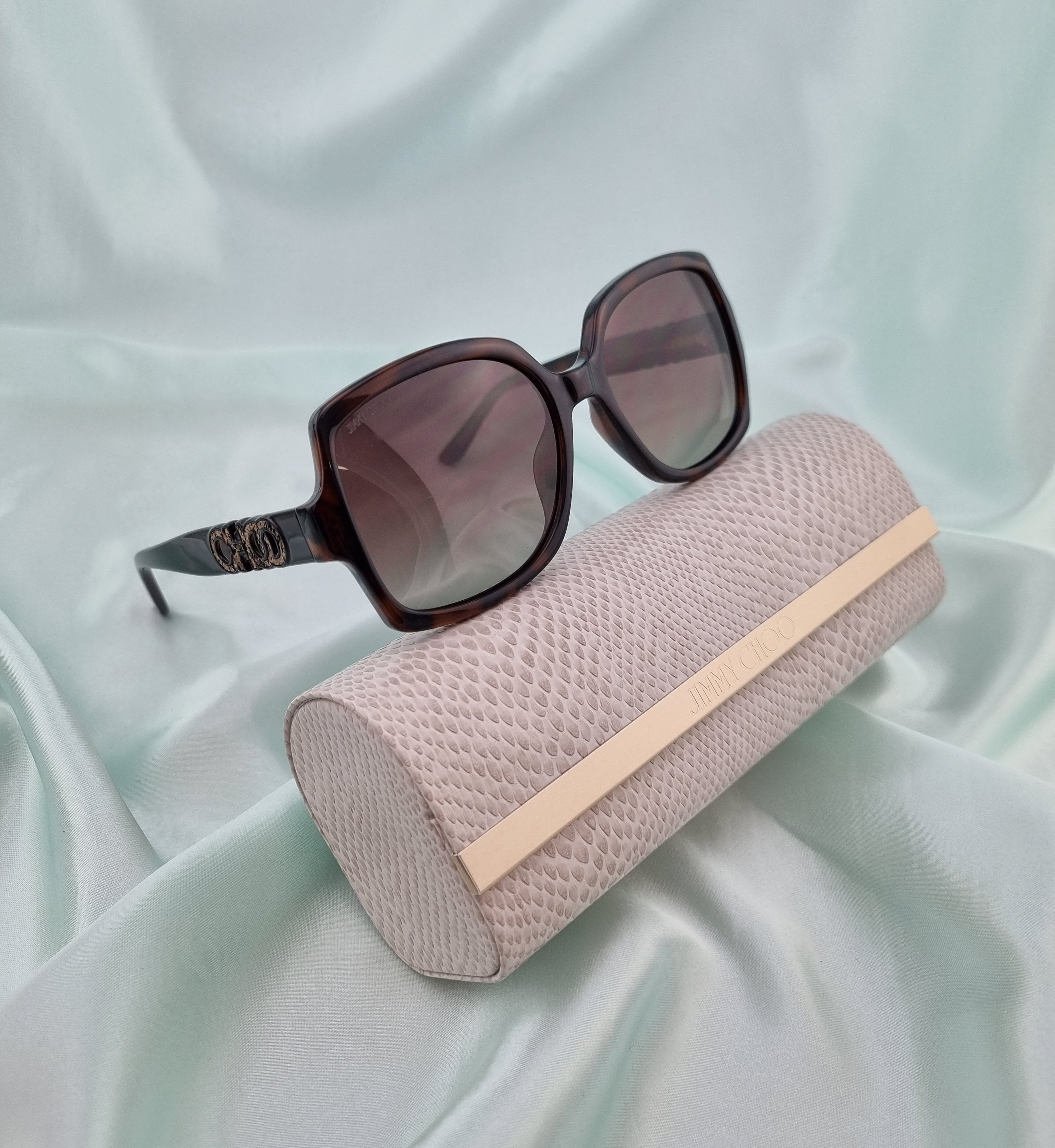 Sunglasses mix Swarovski, Balenciaga, Roberto Cavalli, Valentino, Tom Ford, Dior and etc. Sunglasses mix Swarovski, Balenciaga, Roberto Cavalli, Valentino, Tom Ford, Dior and etc.